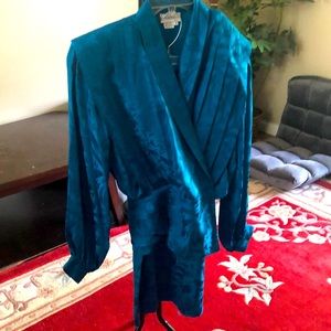 Totally epic teal 100% silk fitted jacket skirt set
